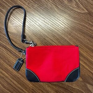 🌟VINTAGE COACH Red & Black Wristlet Clutch🌟